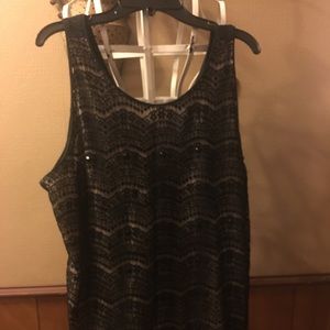 Beautiful black tank with detail design.